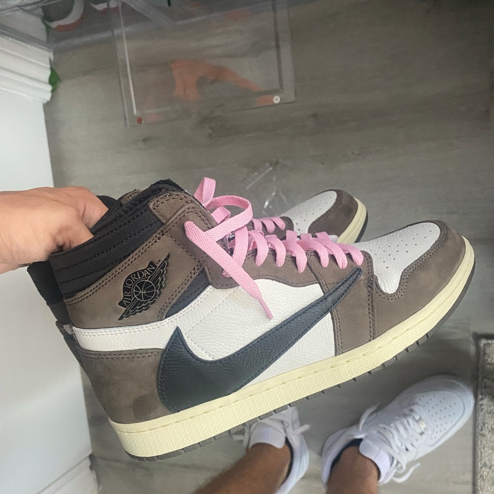 TRAVIS SCOTT X AIR JORDAN 1 RETRO HIGH OG “ MOCHA”